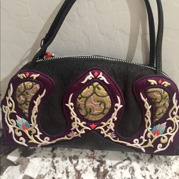 Beautiful embroidered handbag - Picture 2 of 3
